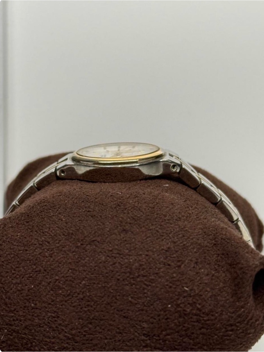 Vintage Caravelle by Bulova Women’s Watch Two Tone Oval Quartz Dress Watch Japan - Picture 3 of 6